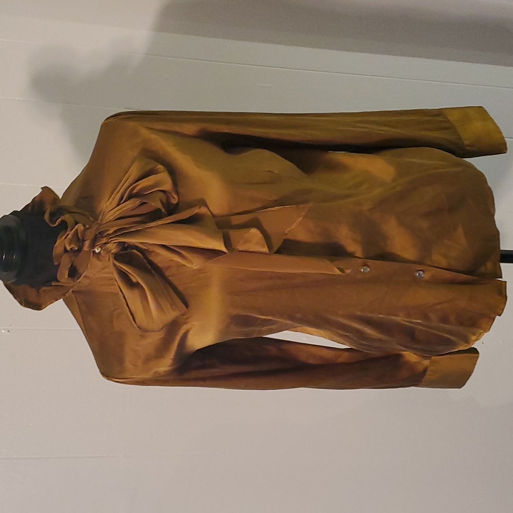 SOLD NWT RYAN Michael 97% silk   3% Lycra blouse NWT
